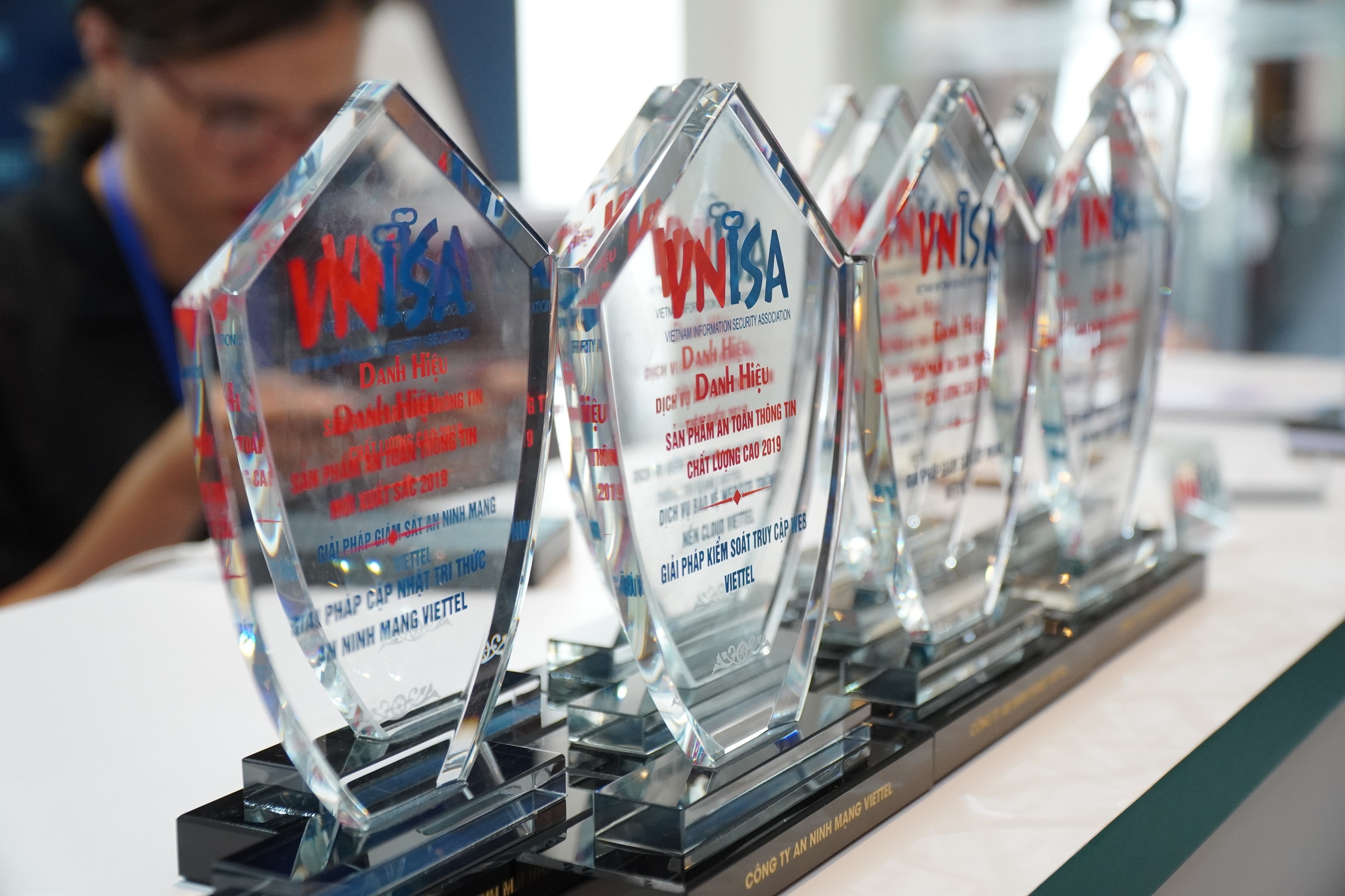 Viettel thang lon, 10 san pham gianh giai an toan thong tin hinh anh