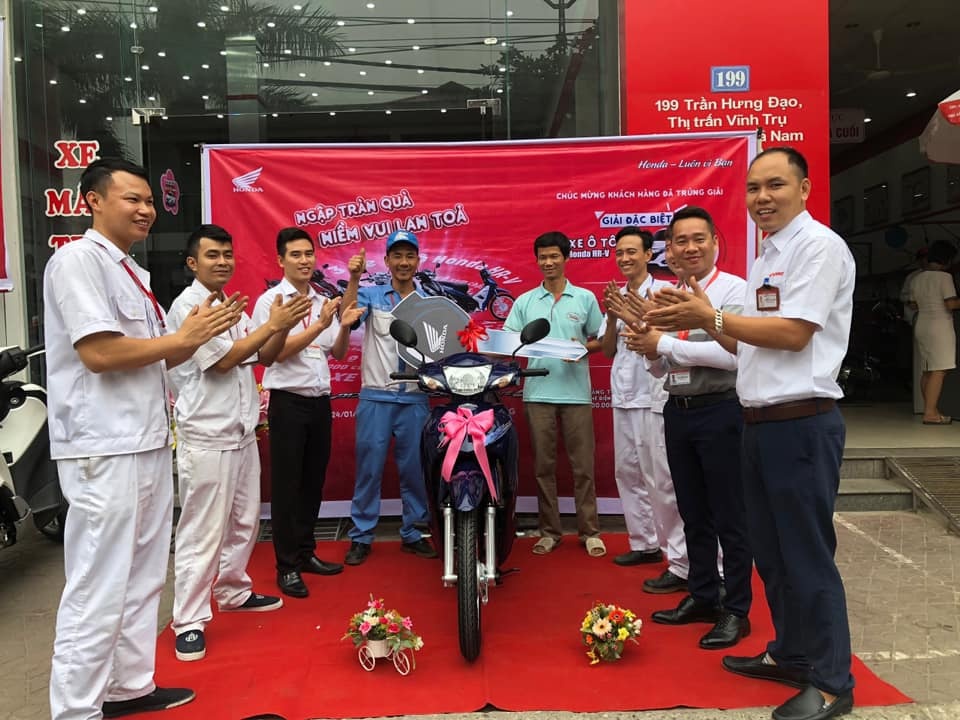 Honda tang 554 xe may va 44 cap ve xem F1 ngay tuan dau khuyen mai hinh anh