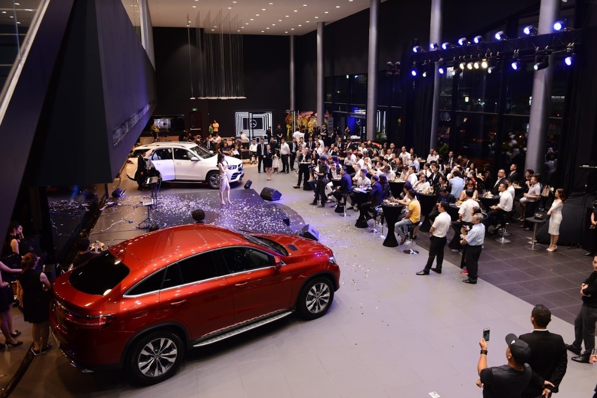 Showroom Mercedes-Benz dat chuan MAR2020 di vao hoat dong tai VN hinh anh