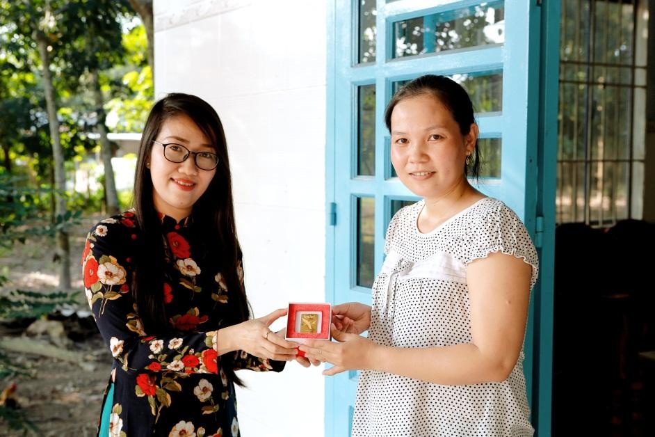 Mua chao yen Yen Viet, nu khach hang bat ngo trung 5 chi vang hinh anh