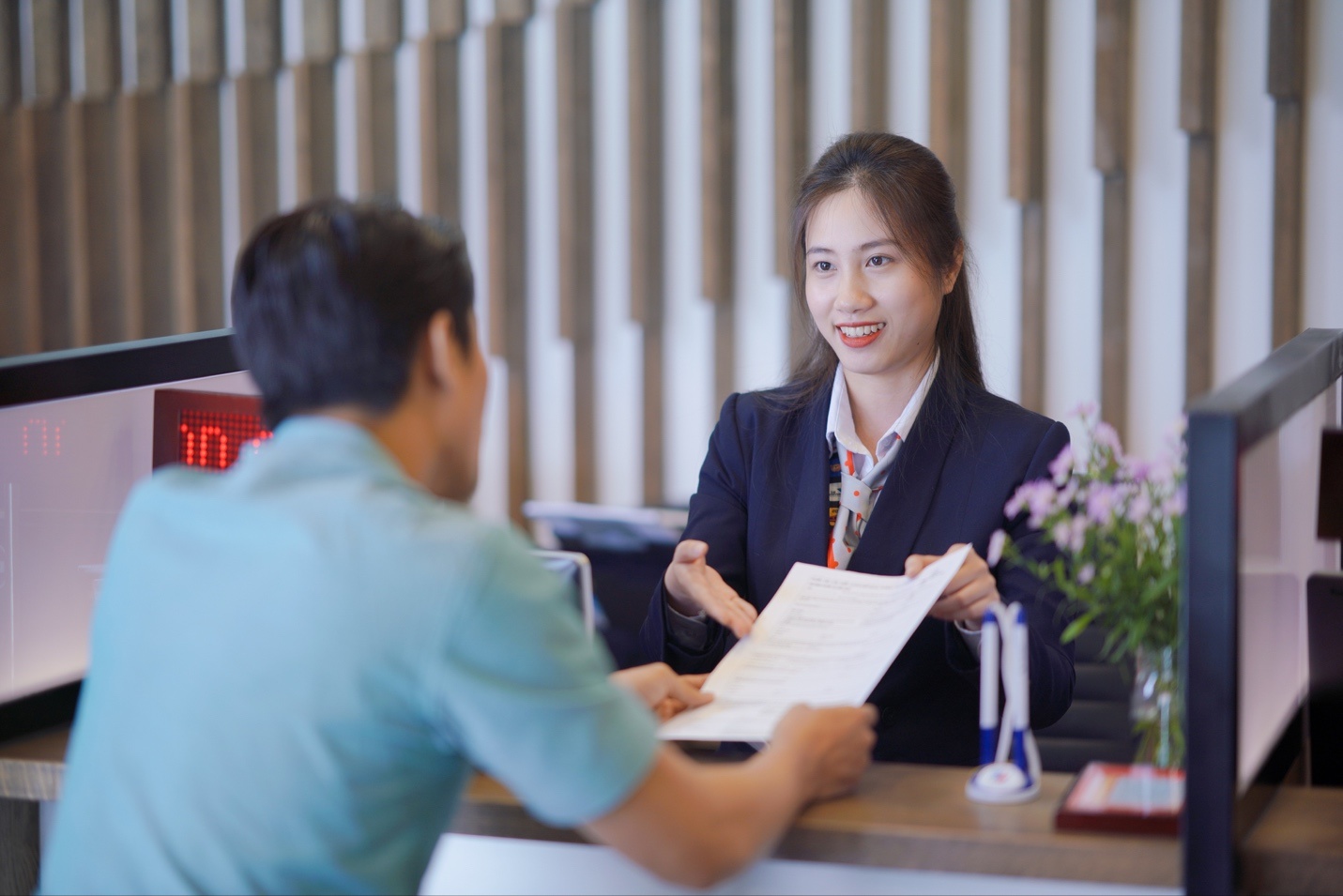 Doi ngu cham soc khach hang cua Prudential - am tham va nhiet tam hinh anh