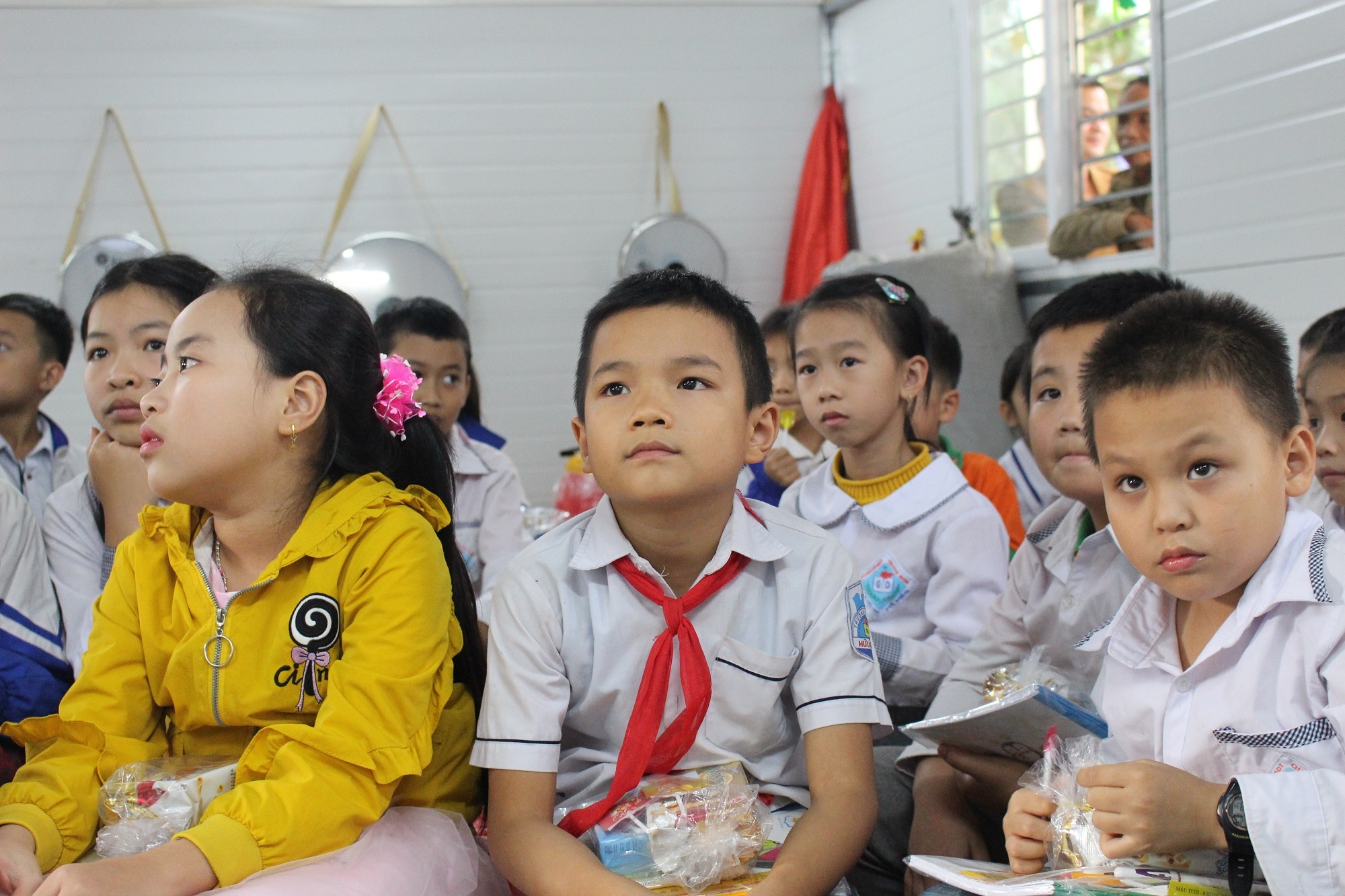 Rap phim dac biet cua cac hoc sinh vung sau, vung xa hinh anh