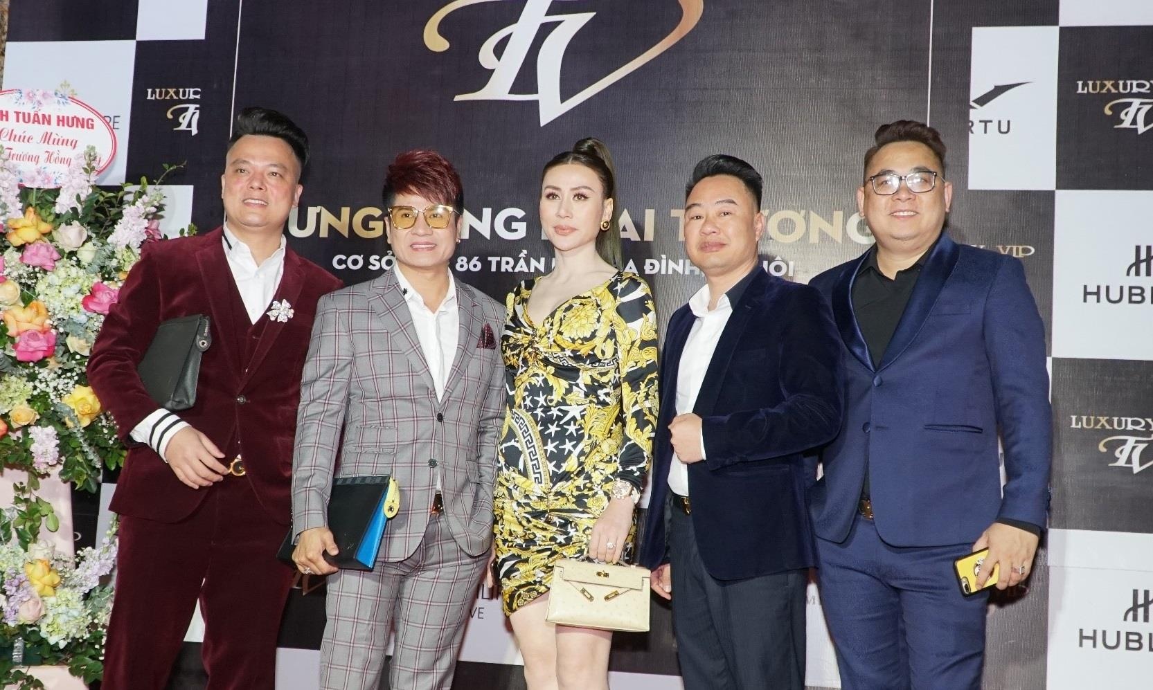 Sao Viet chuc mung Luxury VIP khai truong hinh anh