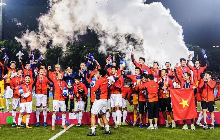 Agribank tang 2 ty dong doi tuyen bong da nu va nam U22 Viet Nam hinh anh