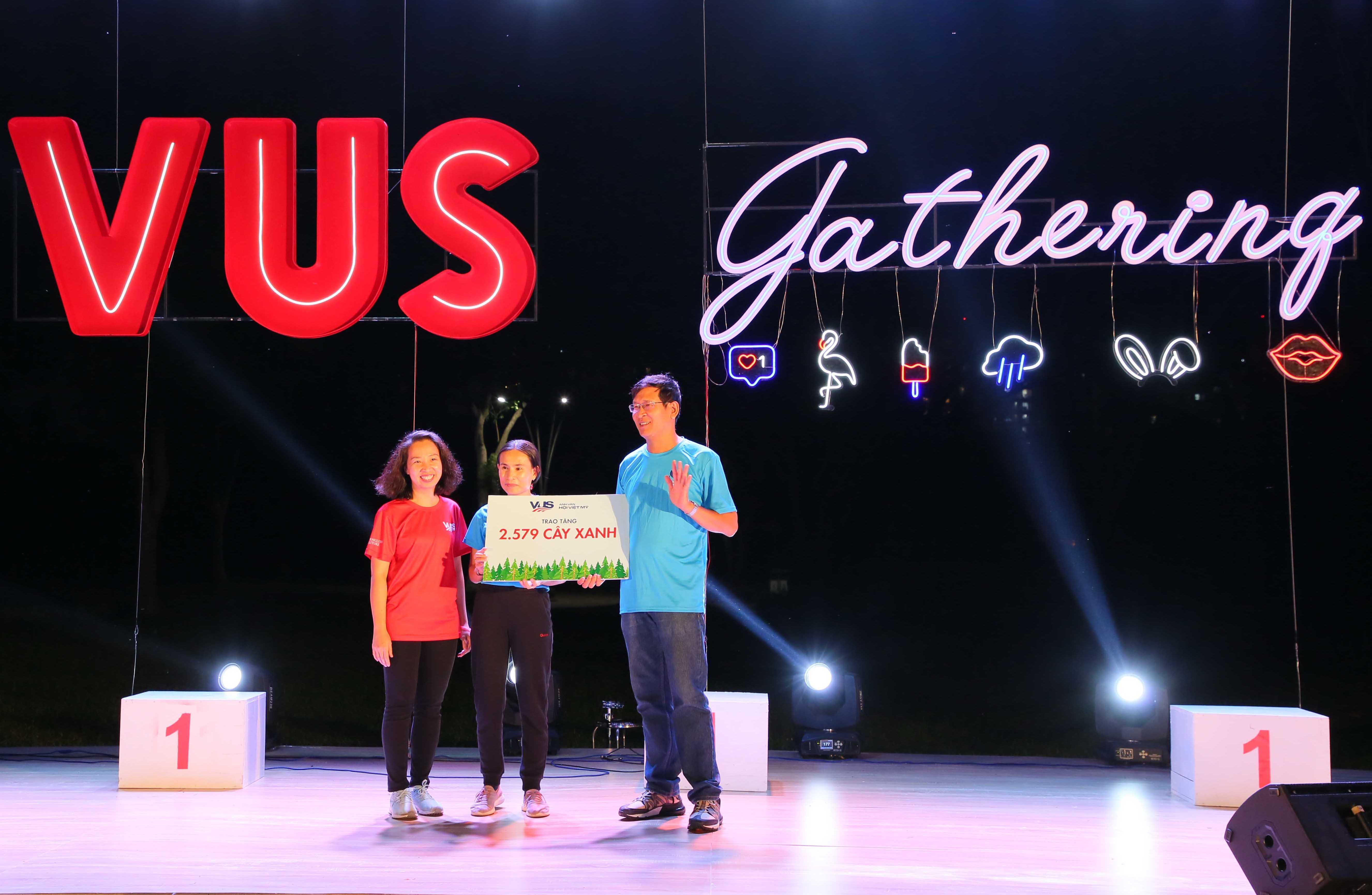 Anh van Hoi Viet My VUS anh 6