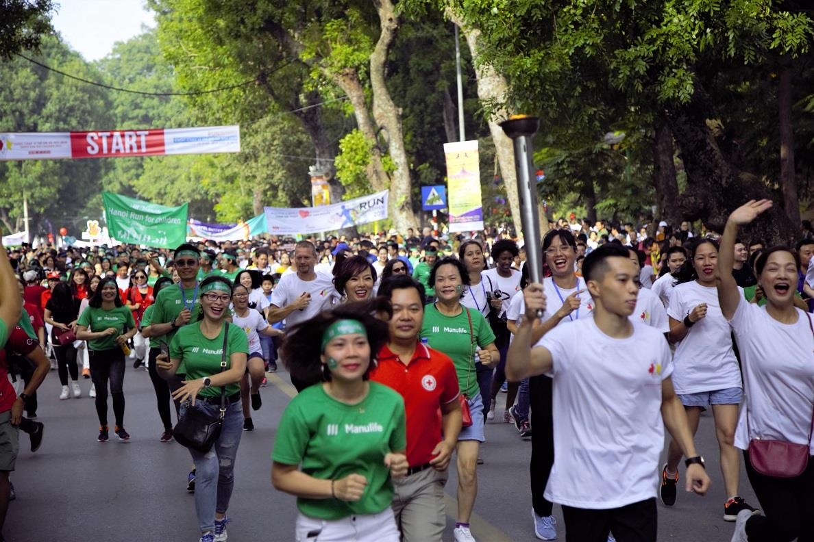Manulife Viet Nam to chuc giai chay vi tre em Ha Noi hinh anh