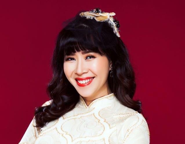 Cham nguong U50, MC Quynh Hoa van tre trung va xinh dep hinh anh