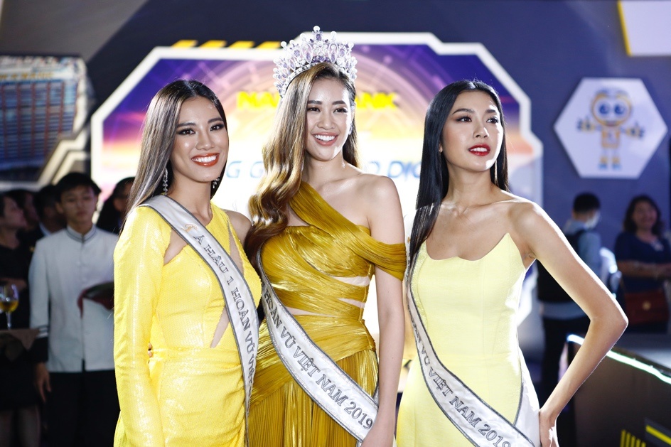 Hoa hau Khanh Van va sao Viet trai nghiem robot giao dich tu dong hinh anh