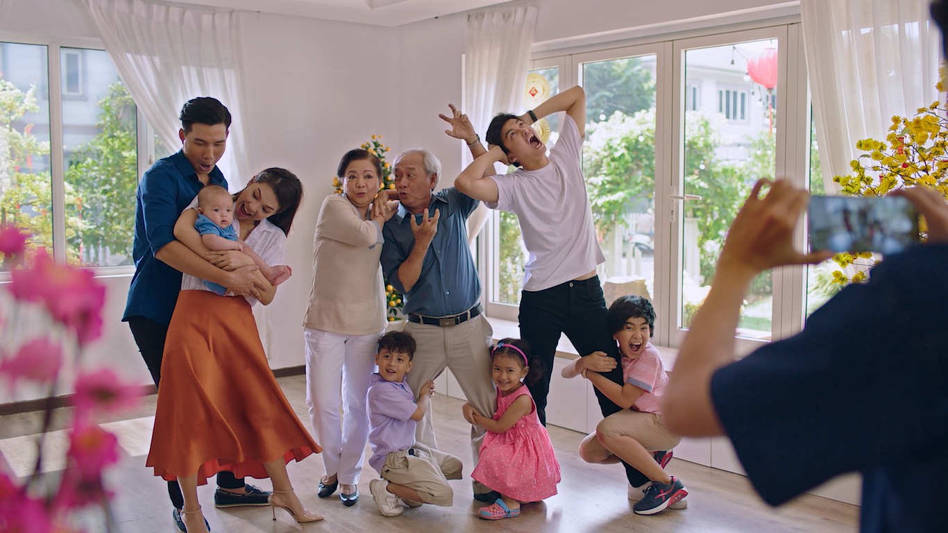 an Tet lon voi TV QLED Samsung anh 7