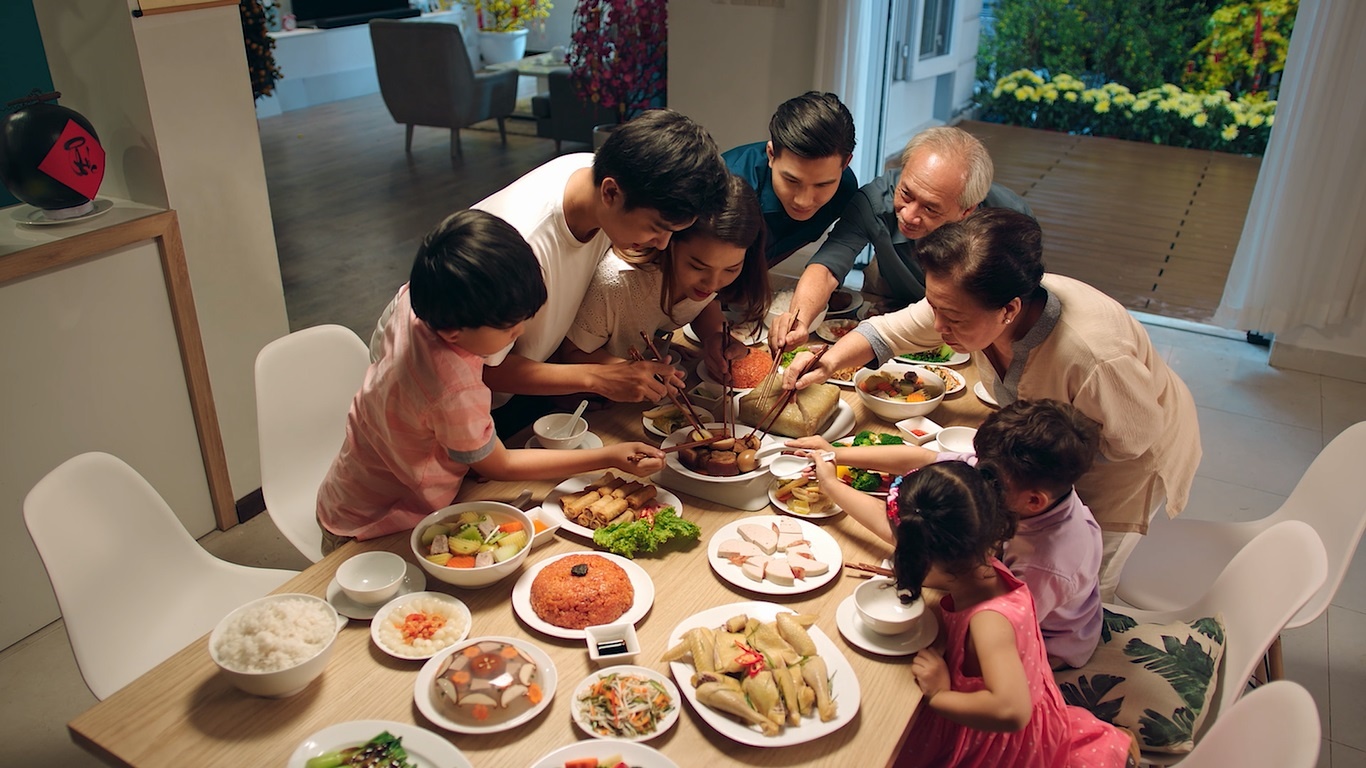 an Tet lon voi TV QLED Samsung anh 8