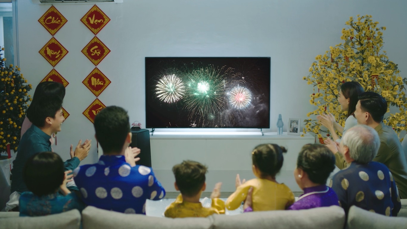 an Tet lon voi TV QLED Samsung anh 10