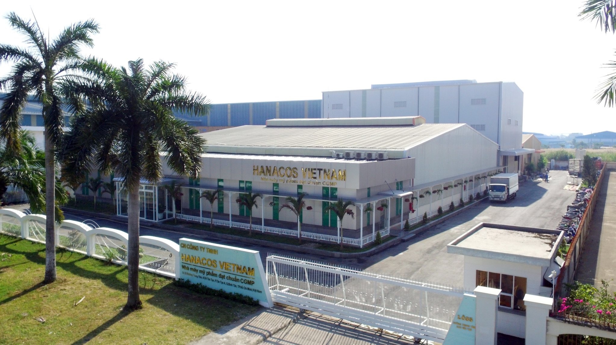 Nha may san xuat my pham rong 6.000 m2 di vao hoat dong tai TP.HCM hinh anh