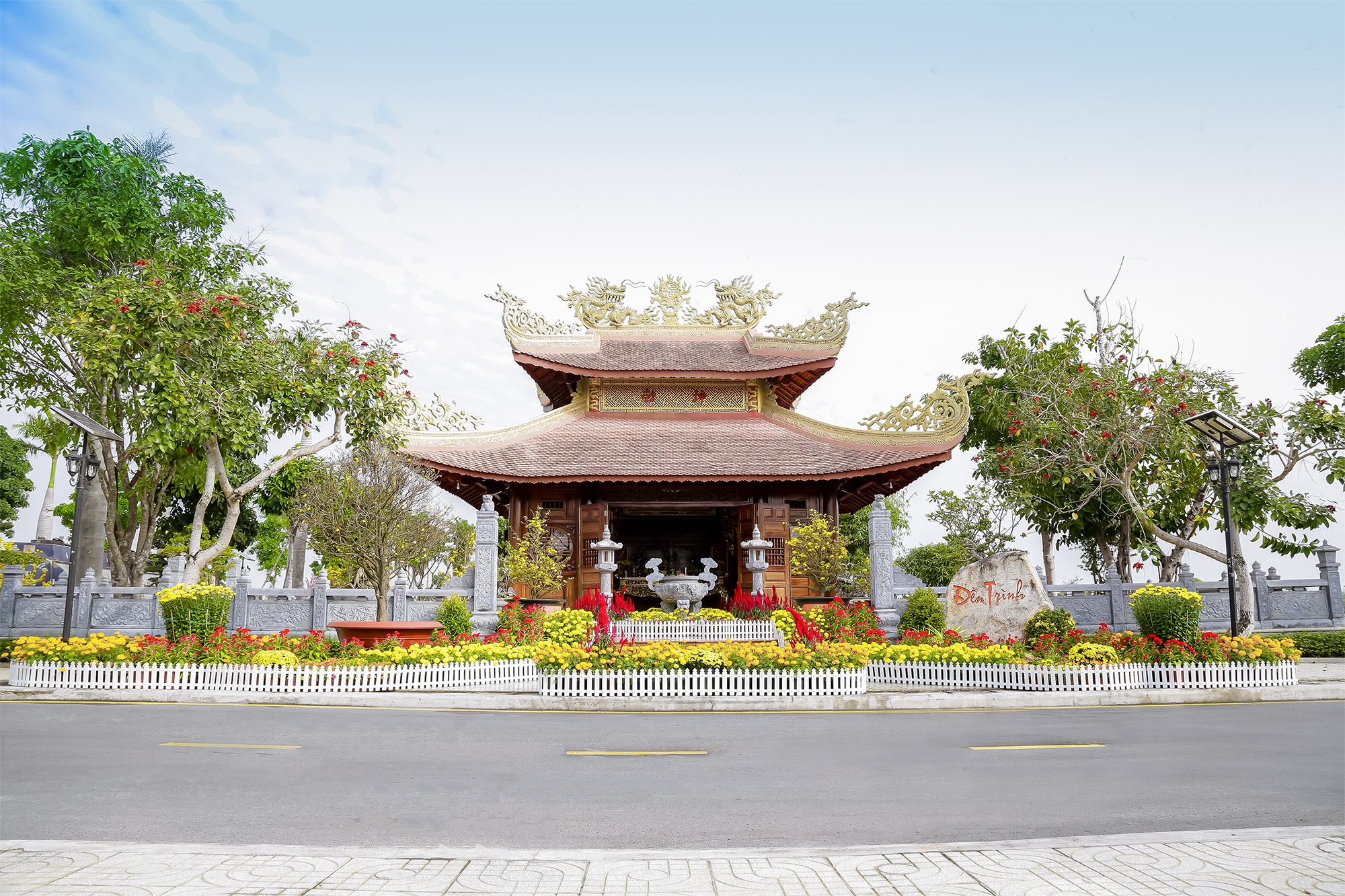 Hoa vien chat luong quoc te tai Viet Nam hinh anh