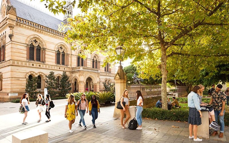 Hoc bong den 50% tai truong dai hoc xep thu 7 Australia hinh anh