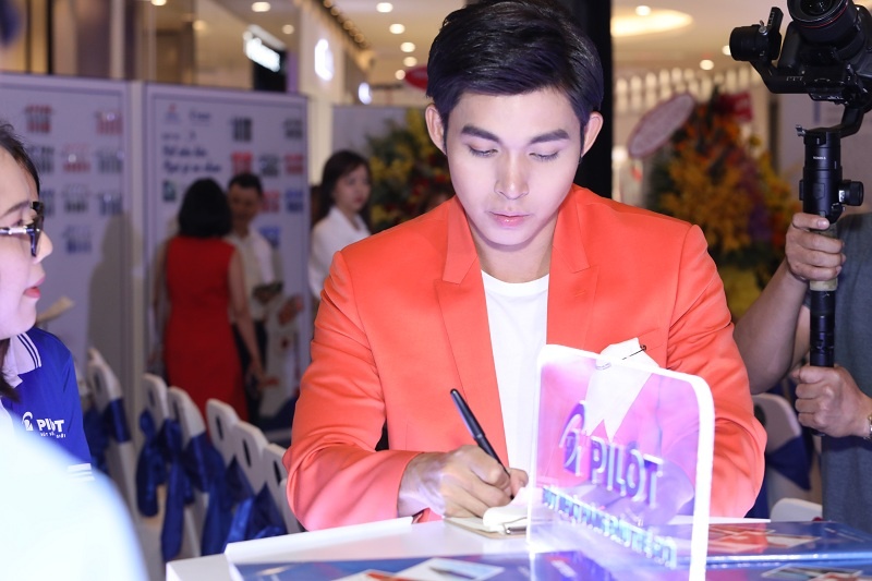 But 'tram tuoi' cua Nhat Ban chinh thuc phan phoi tai Viet Nam hinh anh