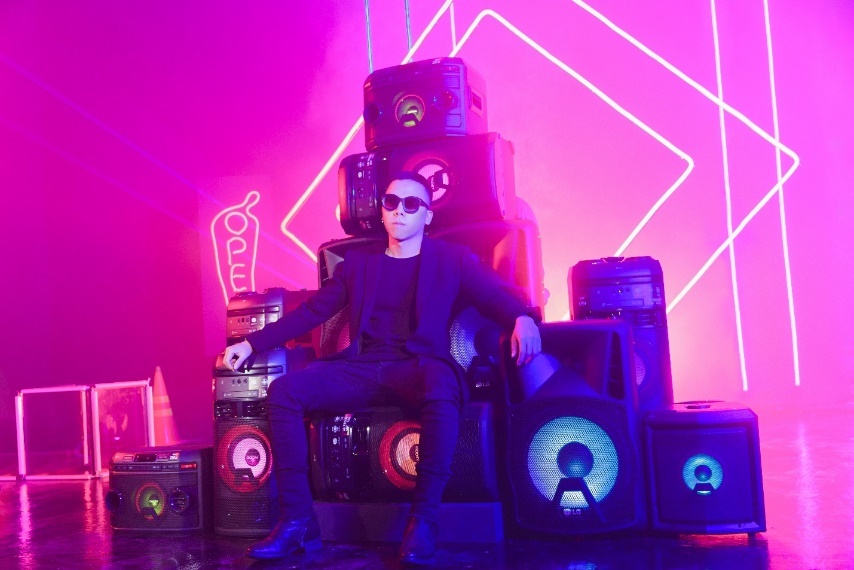 Touliver - chang 'phu thuy' luon di tim cai moi trong am nhac hinh anh