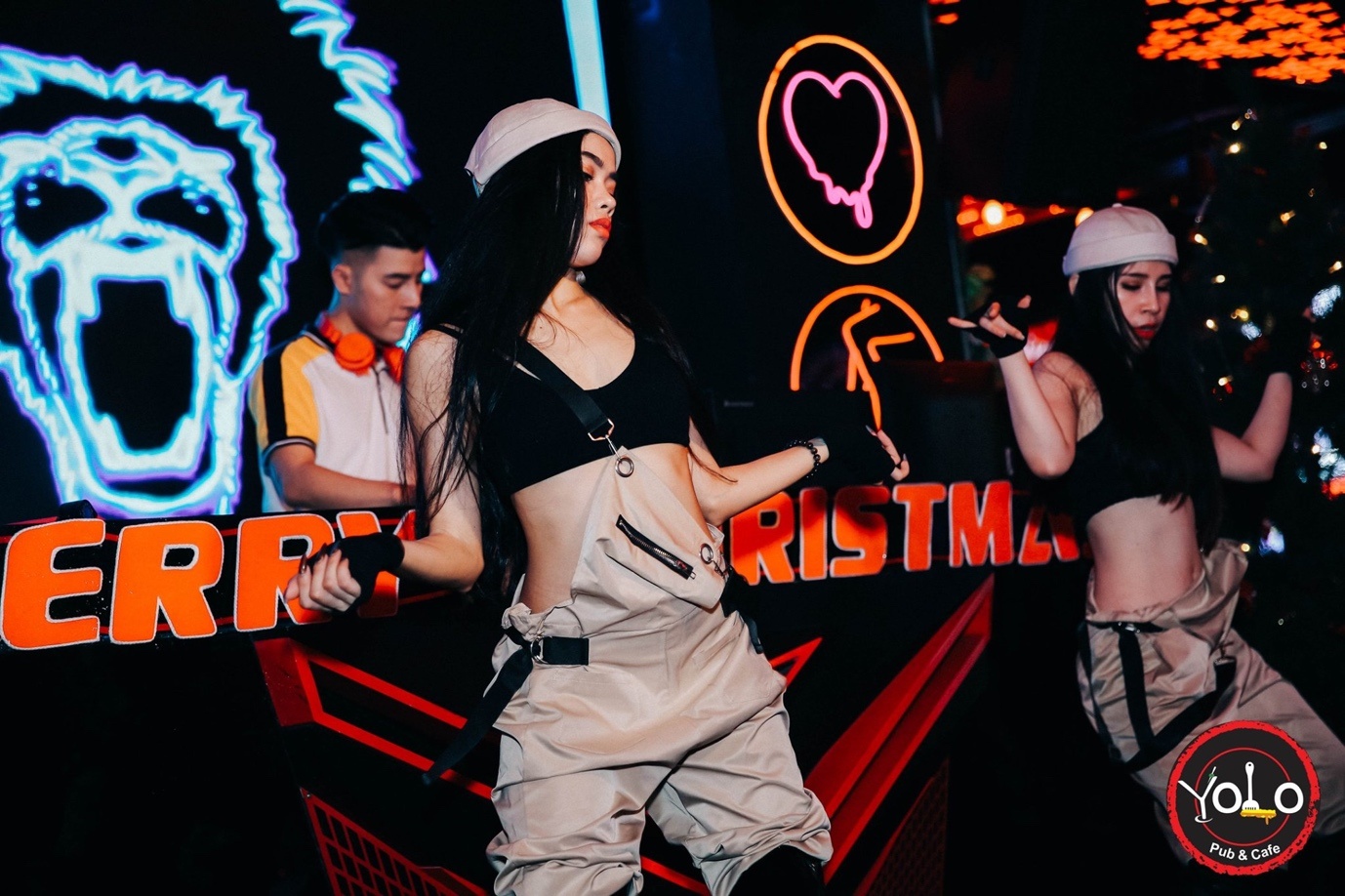 Yolo Pub &amp;Cafe anh 6