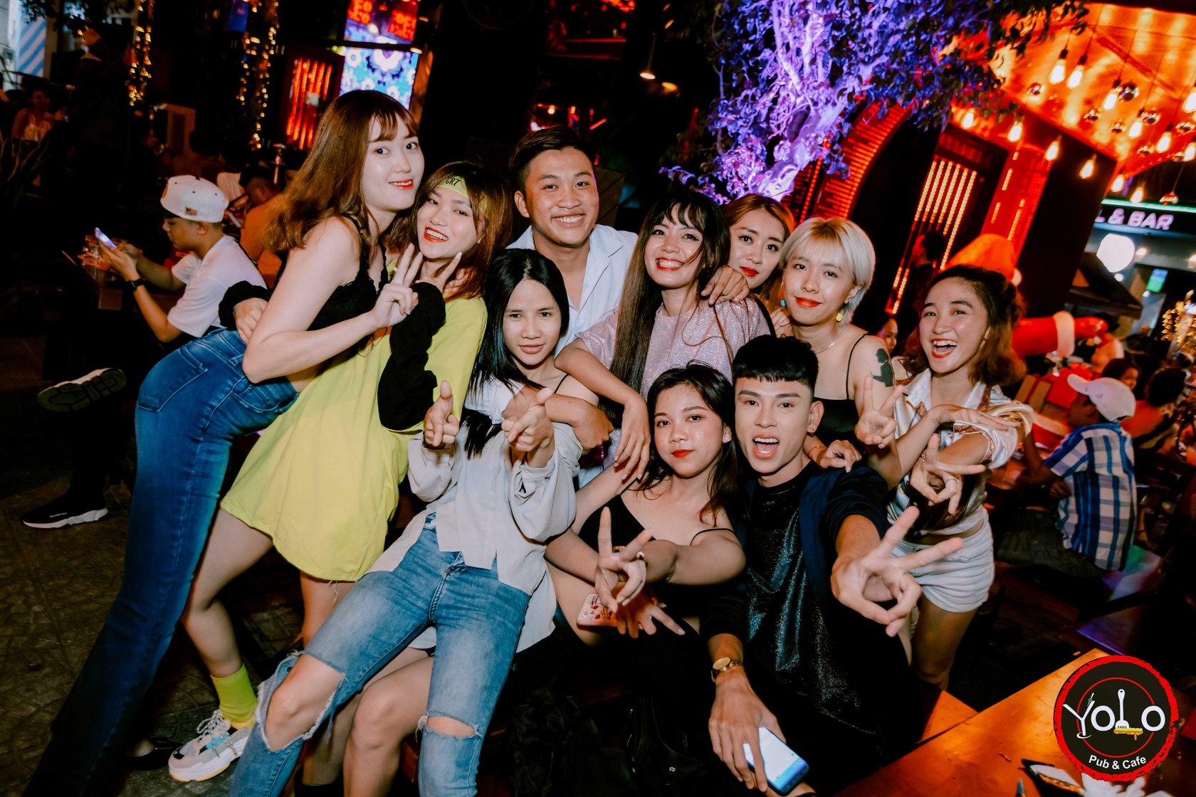 Yolo Pub &amp;Cafe anh 7