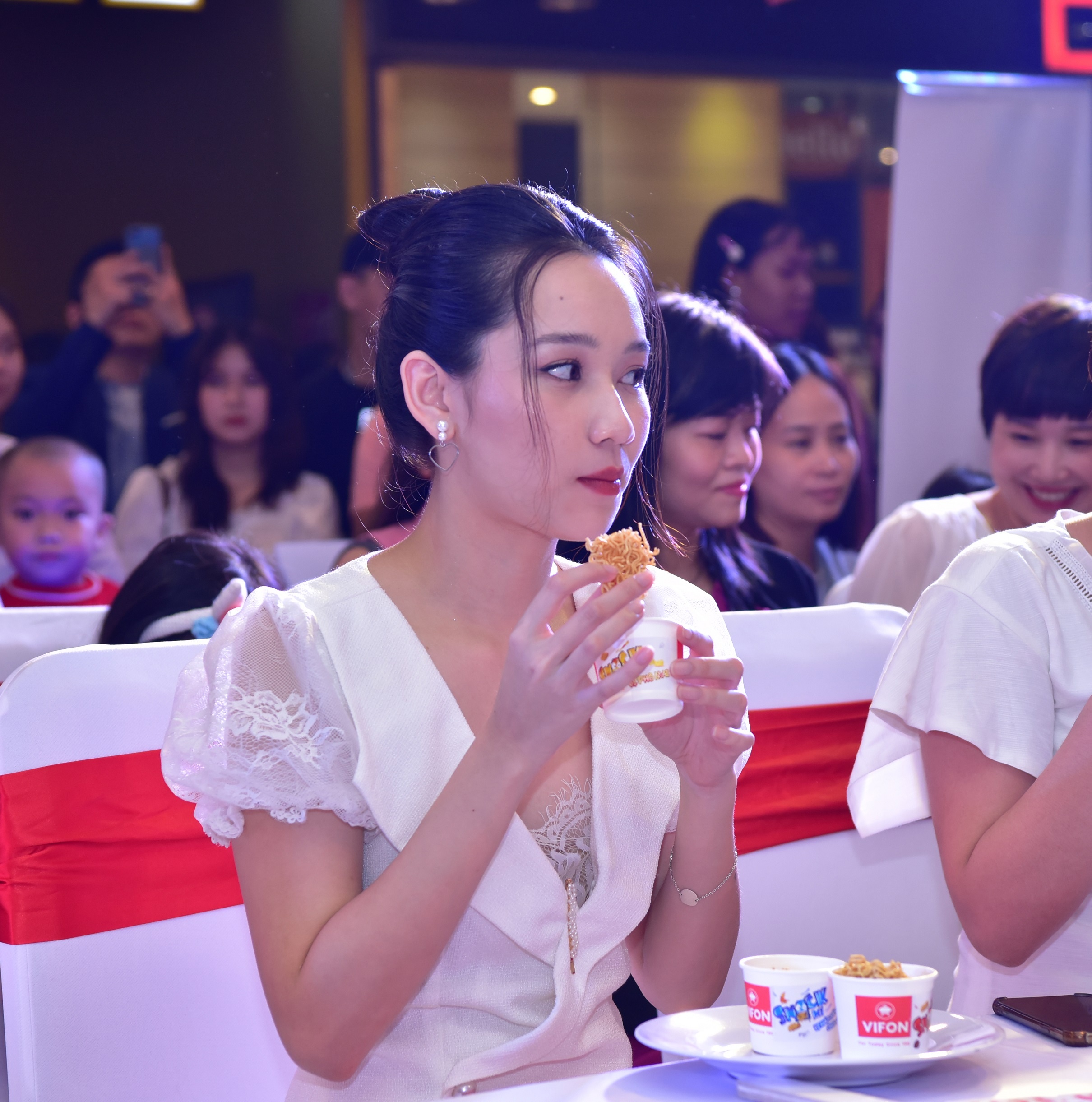 snack mi Vifon anh 2