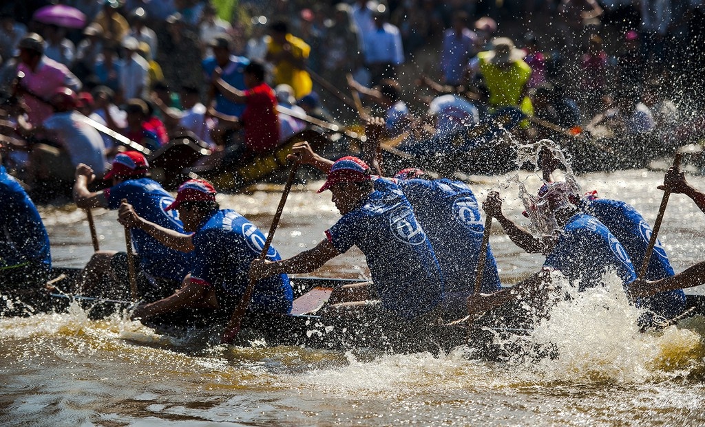Hoi dua thuyen, dau vat, hat bai choi duoc tai hien trong su kien nao? hinh anh