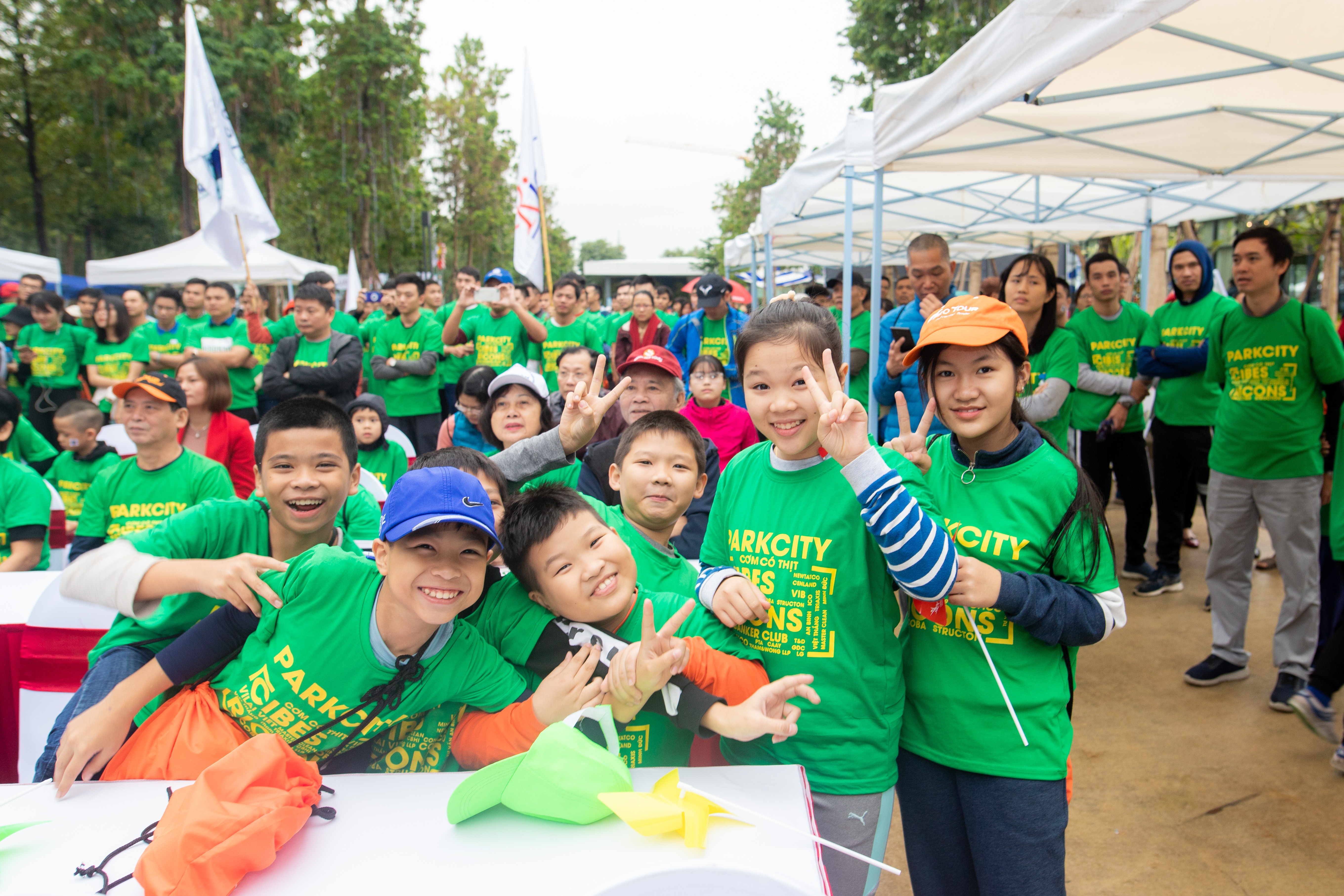 Hang nghin nguoi tham du giai chay 'Christmas Charity Run 2019' hinh anh