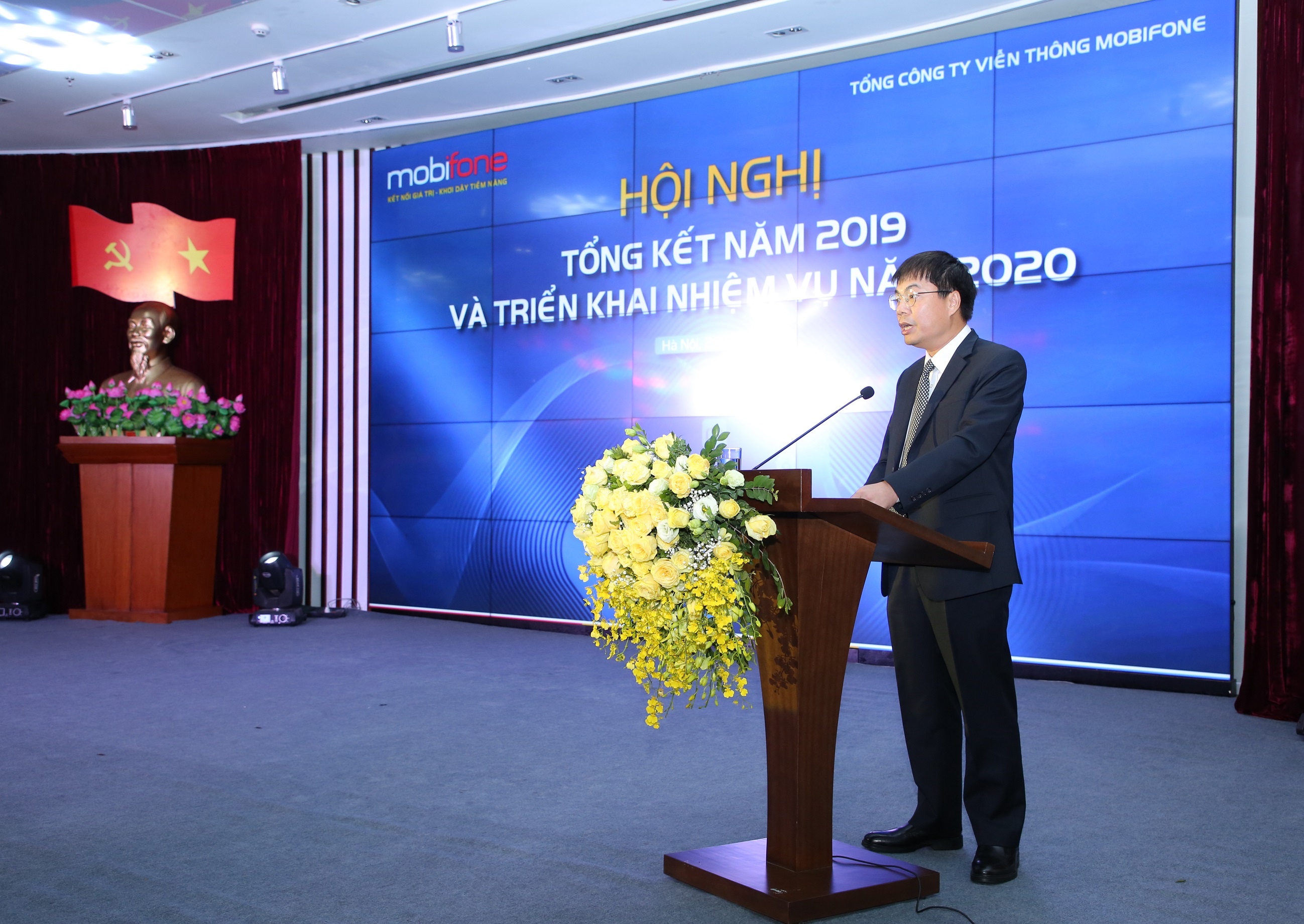 hoat dong kinh doanh MobiFone anh 1