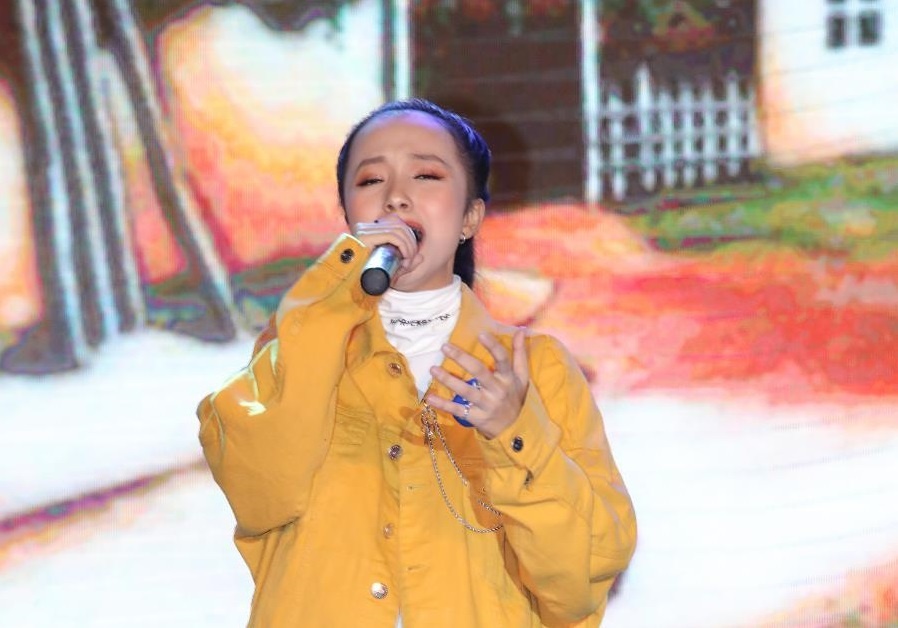 Nu sinh hat giong nam tram tai 'Hutech's Talent 2020' hinh anh