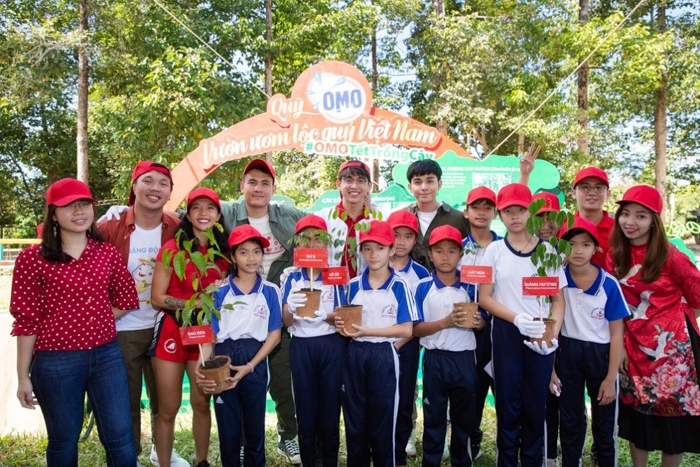 2 vuon quoc gia Viet Nam nhan 6.000 giong cay quy hiem hinh anh