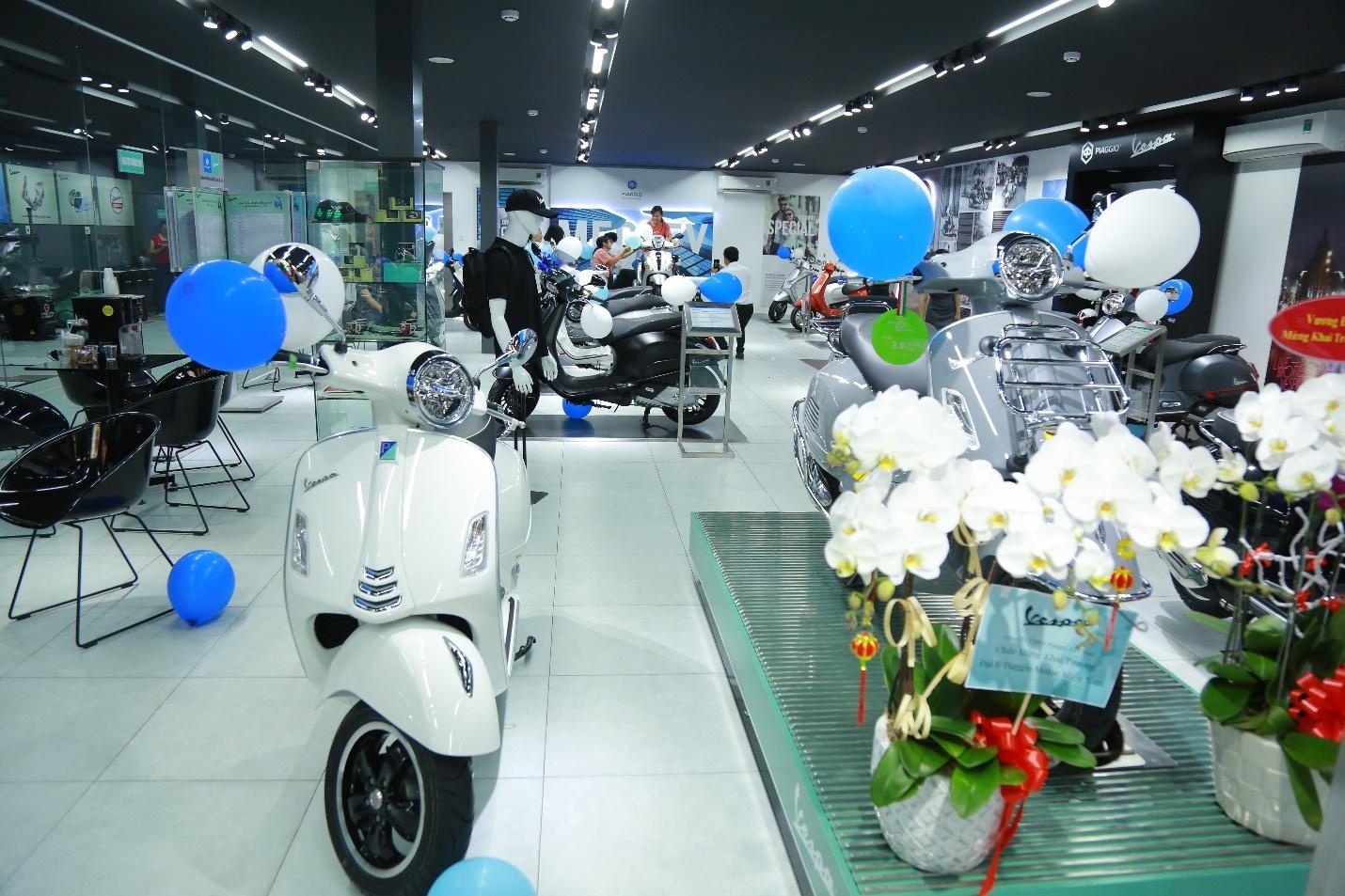 Khai truong dai ly Piaggio dau tien tai phia bac TP.HCM hinh anh