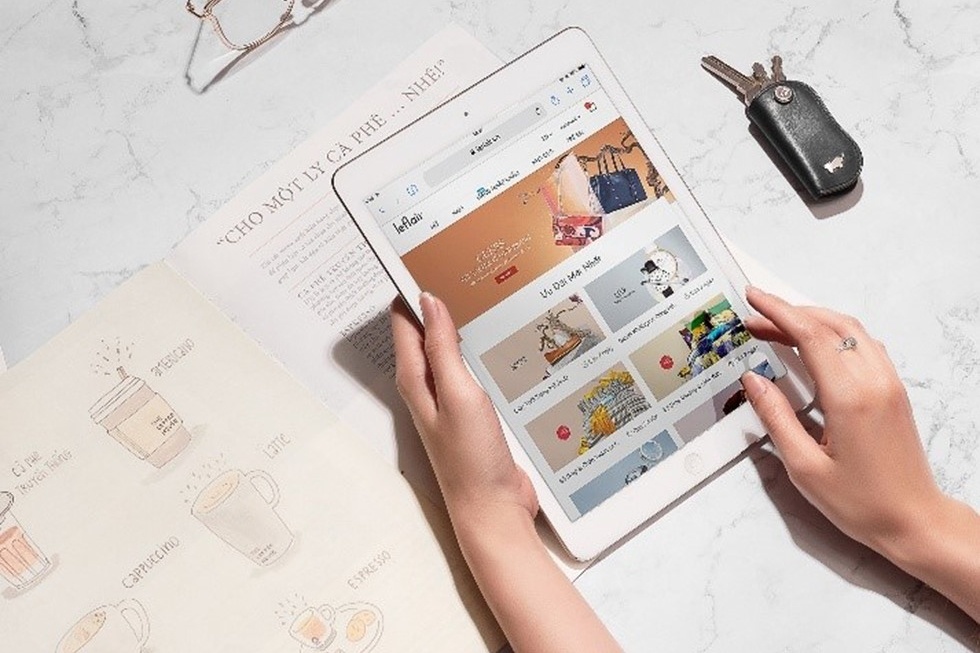 San TMDT ung dung cong nghe AR tang trai nghiem mua sam dip can Tet hinh anh