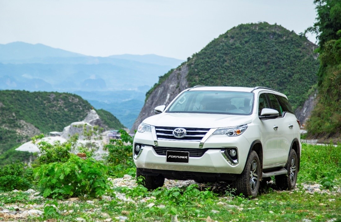 Toyota Viet Nam uu dai khach mua xe Corolla Altis, Innova va Fortuner hinh anh