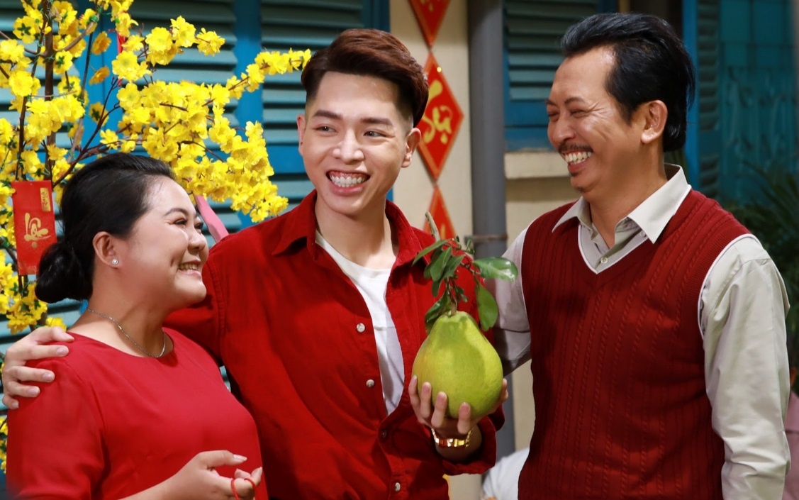 MV 'Trai tim ve nha' cua Duc Phuc lan toa thong diep Tet khac biet hinh anh