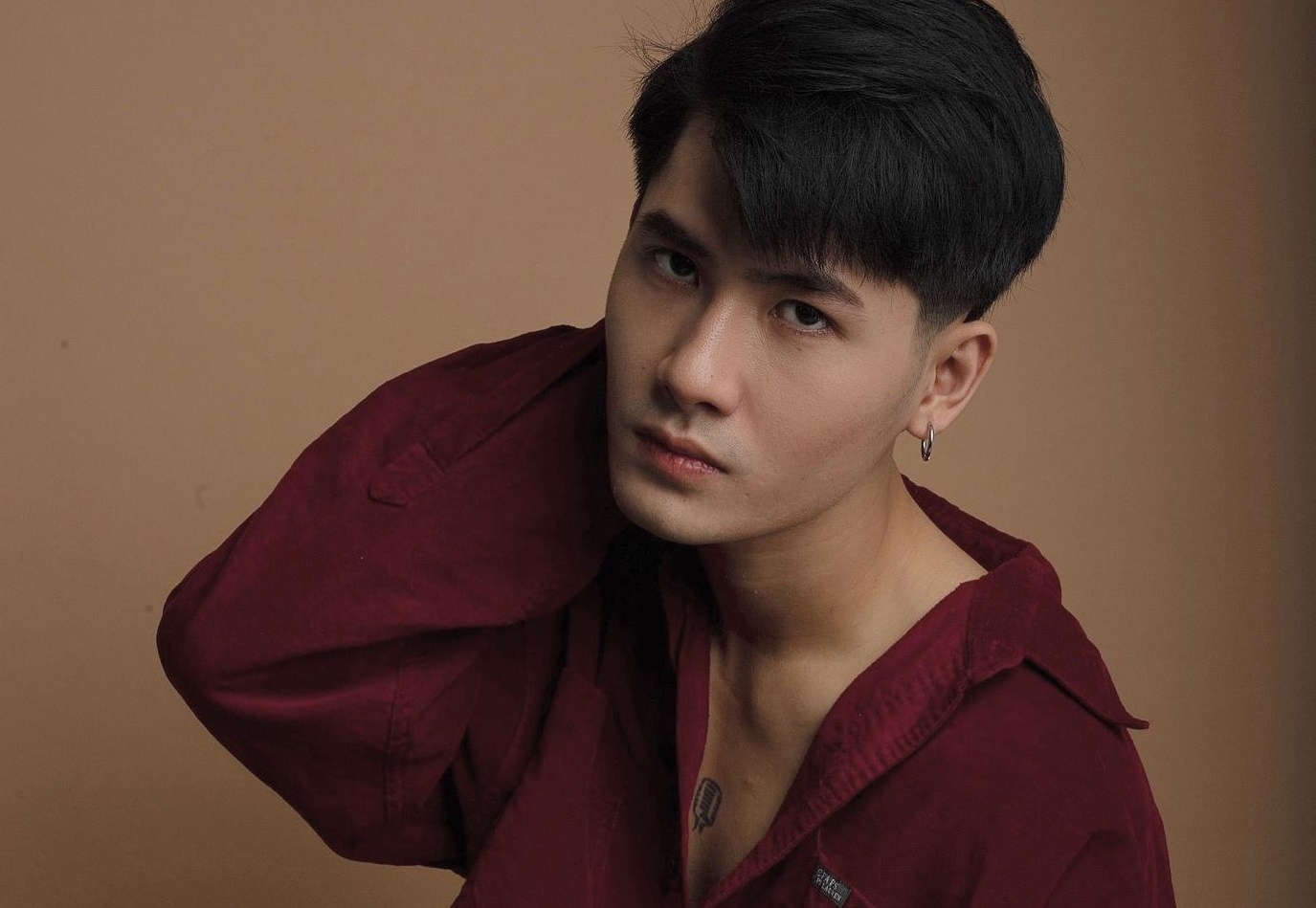 Quan quan 'Giong ca bat bai' ra mat MV dau tay hinh anh