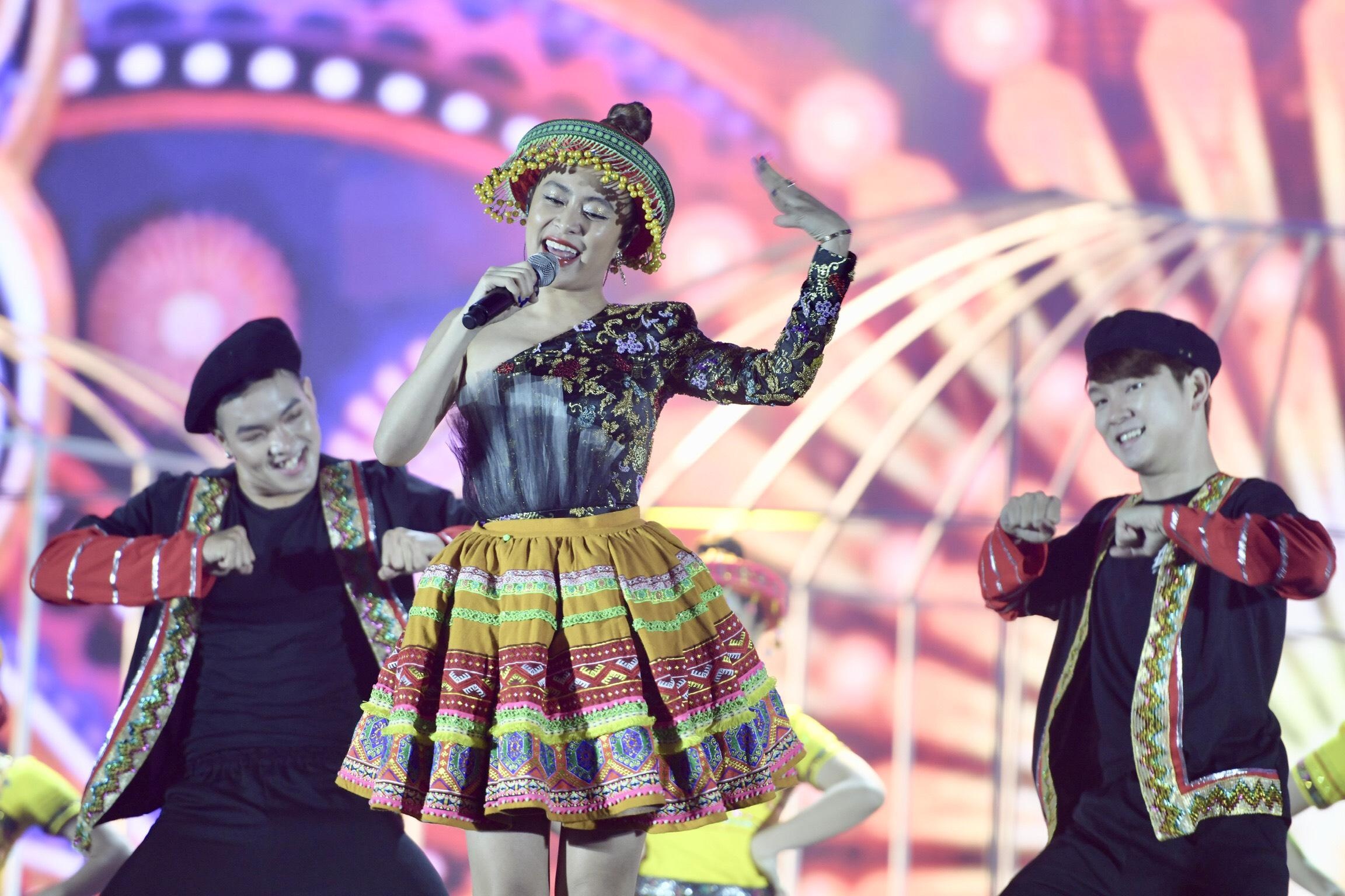 Ai dung sau thanh cong cua dai nhac hoi ‘The Phoenix Empire’? hinh anh