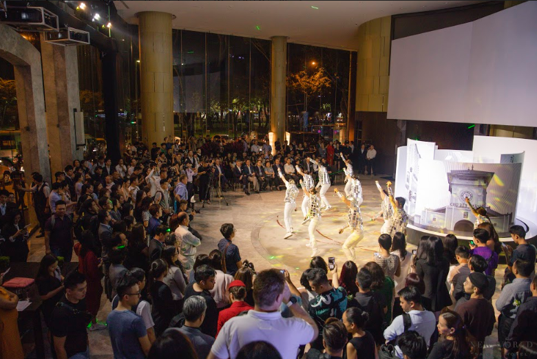 khach san 5 sao anh 8