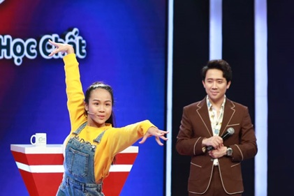 Tran Thanh gay xuc dong khi khuyen co be 14 tuoi nhieu chan ly song hinh anh