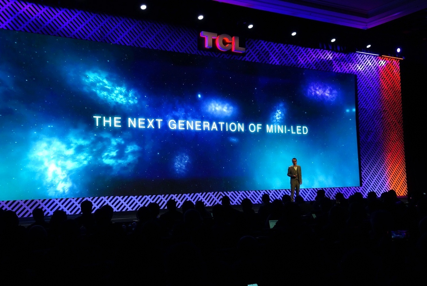 TCL anh 1