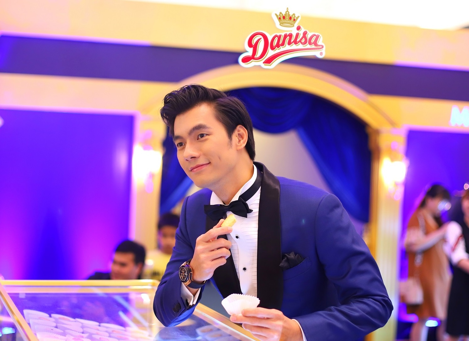 Khong gian le hoi hoang gia thu hut hang nghin luot khach hinh anh