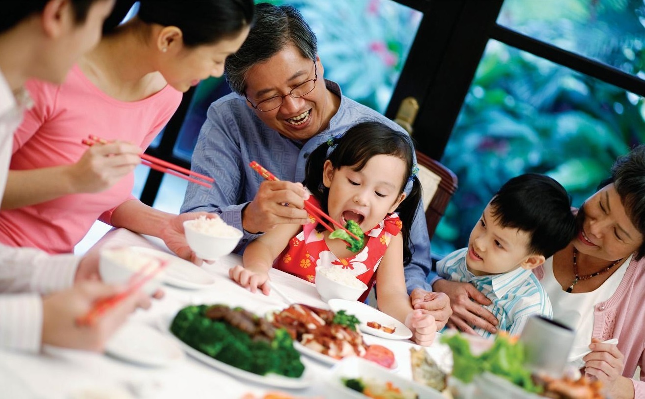 Cho con an uong gi ngay Tet de be khoe manh, choi vui? hinh anh