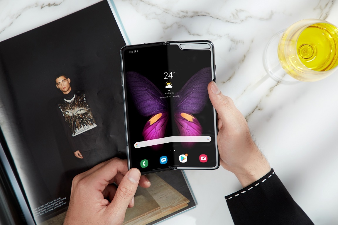 smartphone man hinh gap galaxy fold dat do anh 5