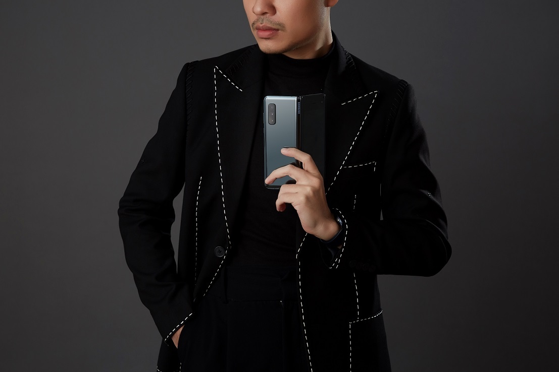 smartphone man hinh gap galaxy fold dat do anh 1