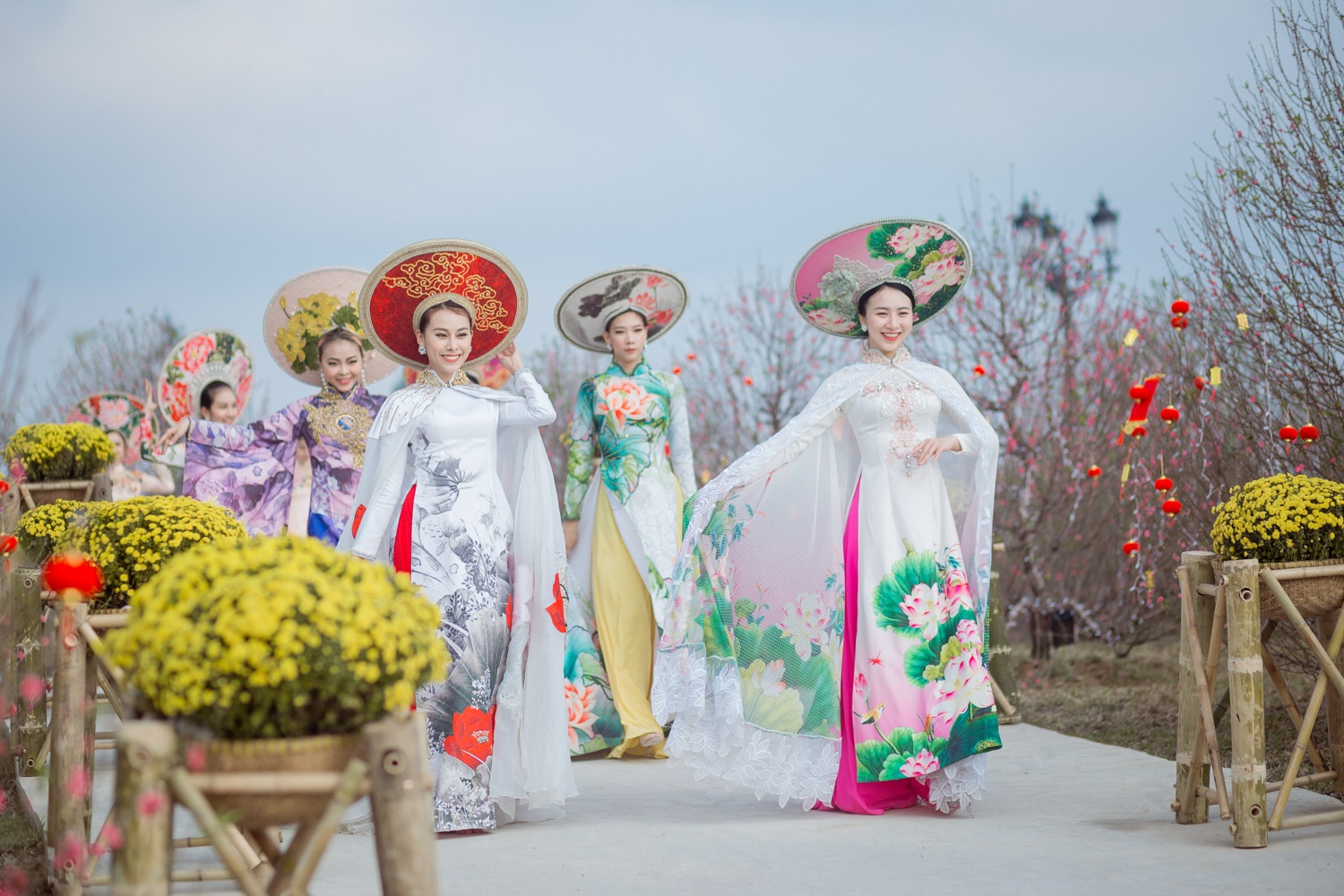 Kham pha hoi hoa xuan tai 3 dai do thi Vinhomes hinh anh