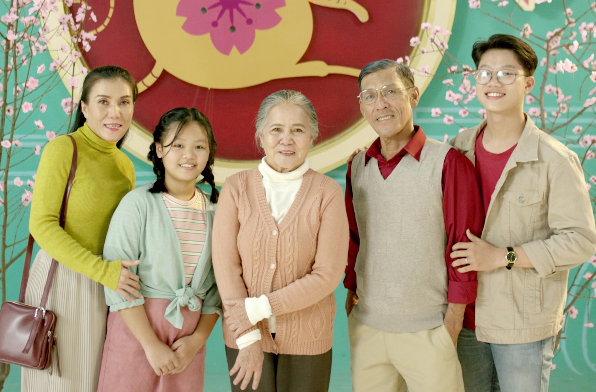 Kham pha 3 meo tren dien thoai cho Tet vui ron rang hinh anh