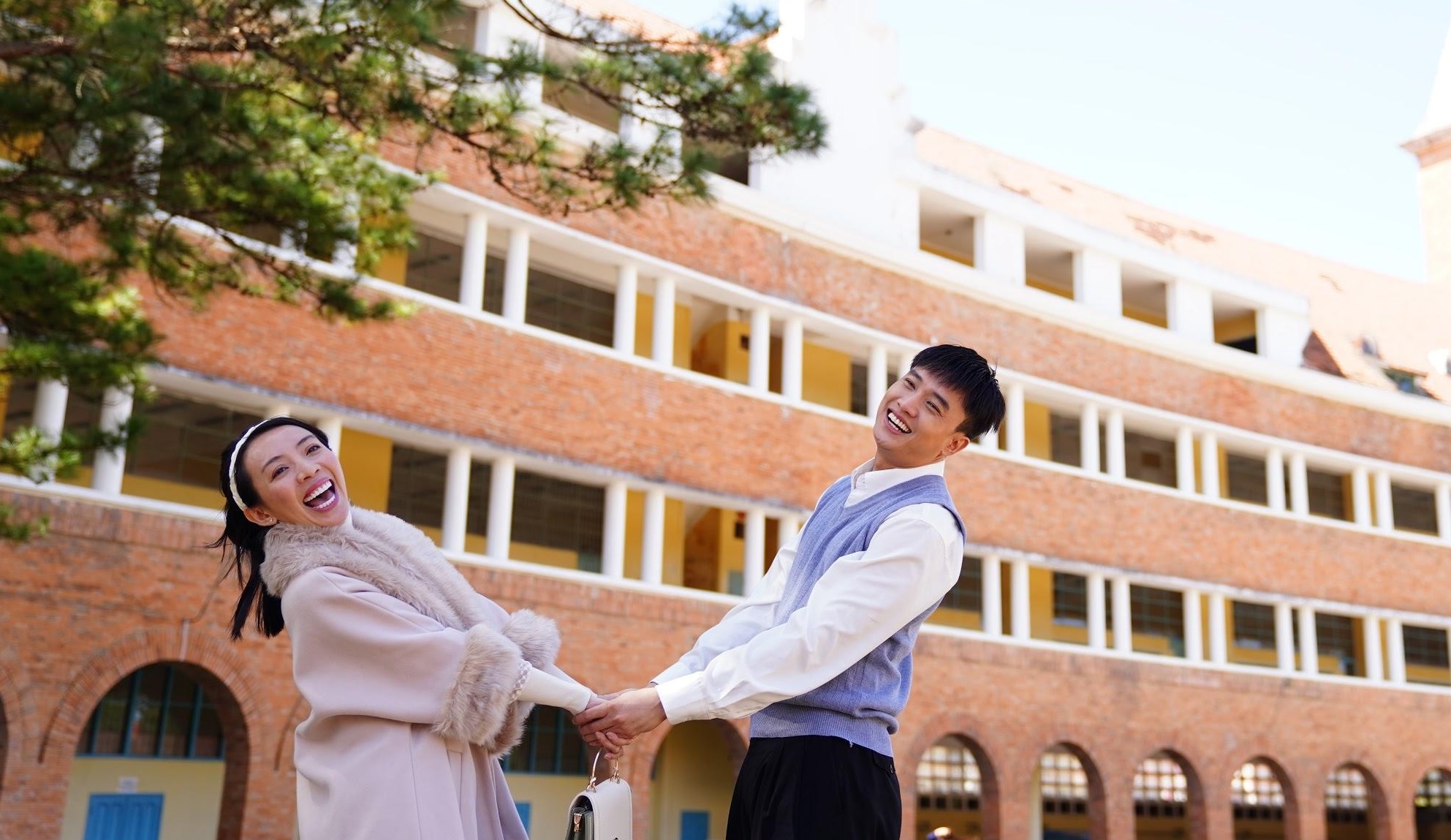 'Doi mat am duong' - kinh di nhung khong kem phan hai huoc hinh anh