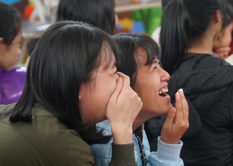 Tre em co hoan canh dac biet tai Ba Vi hao hung nhan qua Tet hinh anh