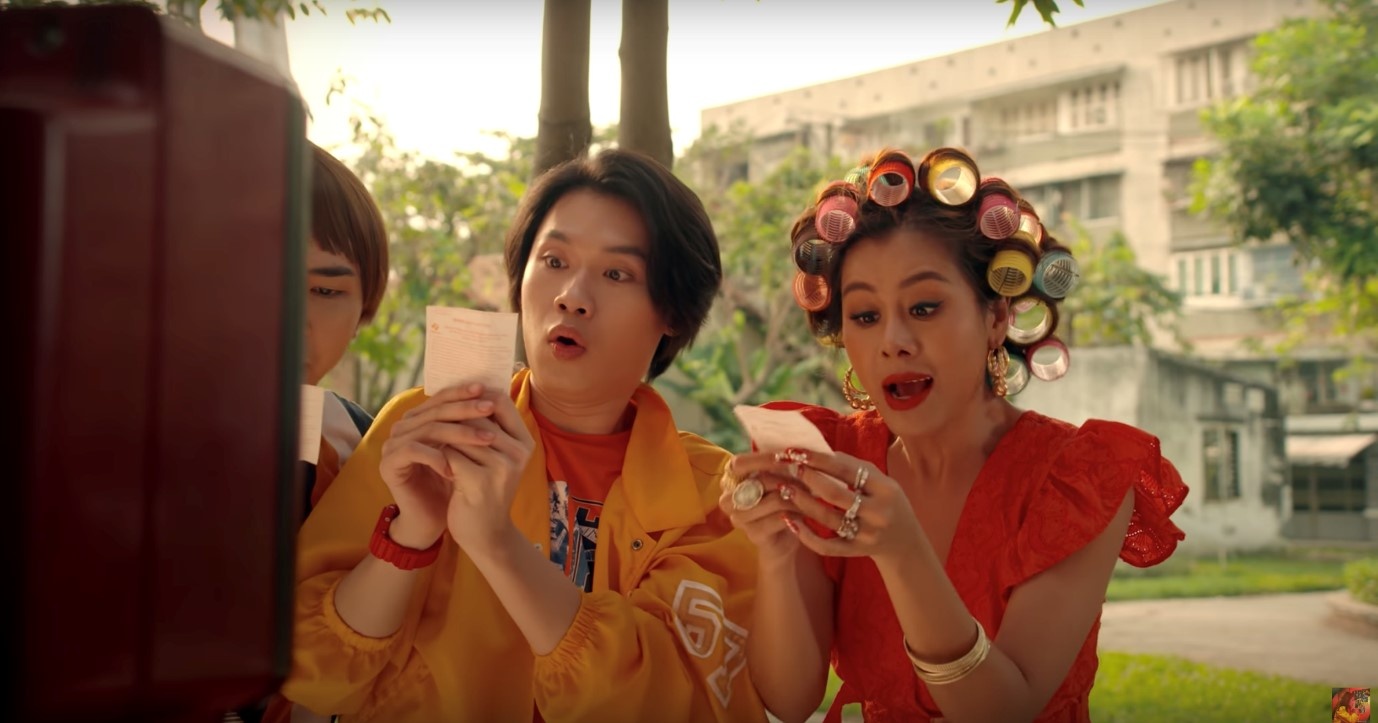 Nam Thu, Huynh Lap, Quang Trung bay nhau cach 'ca kiem' li xi Tet hinh anh