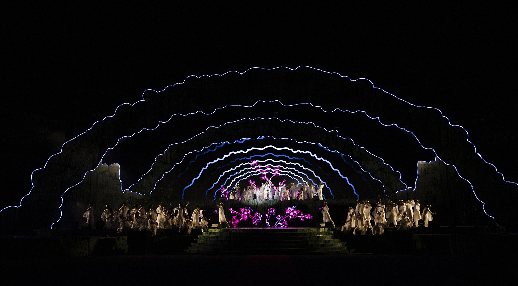 Hoang Nhat Nam anh 1