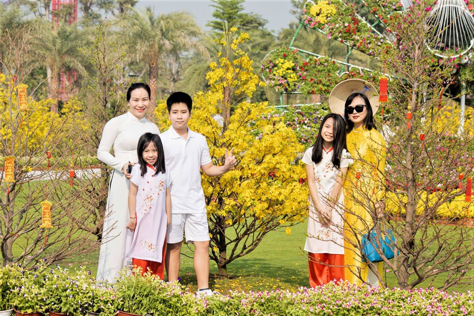 Kham pha le hoi hoa mai ruc ro tai TP.HCM hinh anh