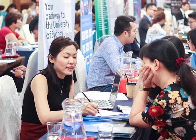 Gap go dai dien hon 70 truong tai trien lam du hoc quoc te thang 3 hinh anh
