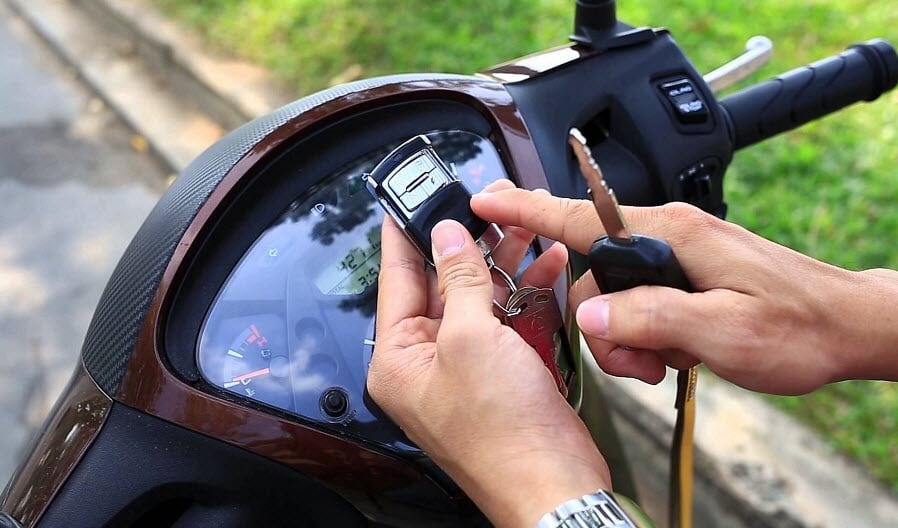 Co nen dau tu khoa chong trom xe may? hinh anh